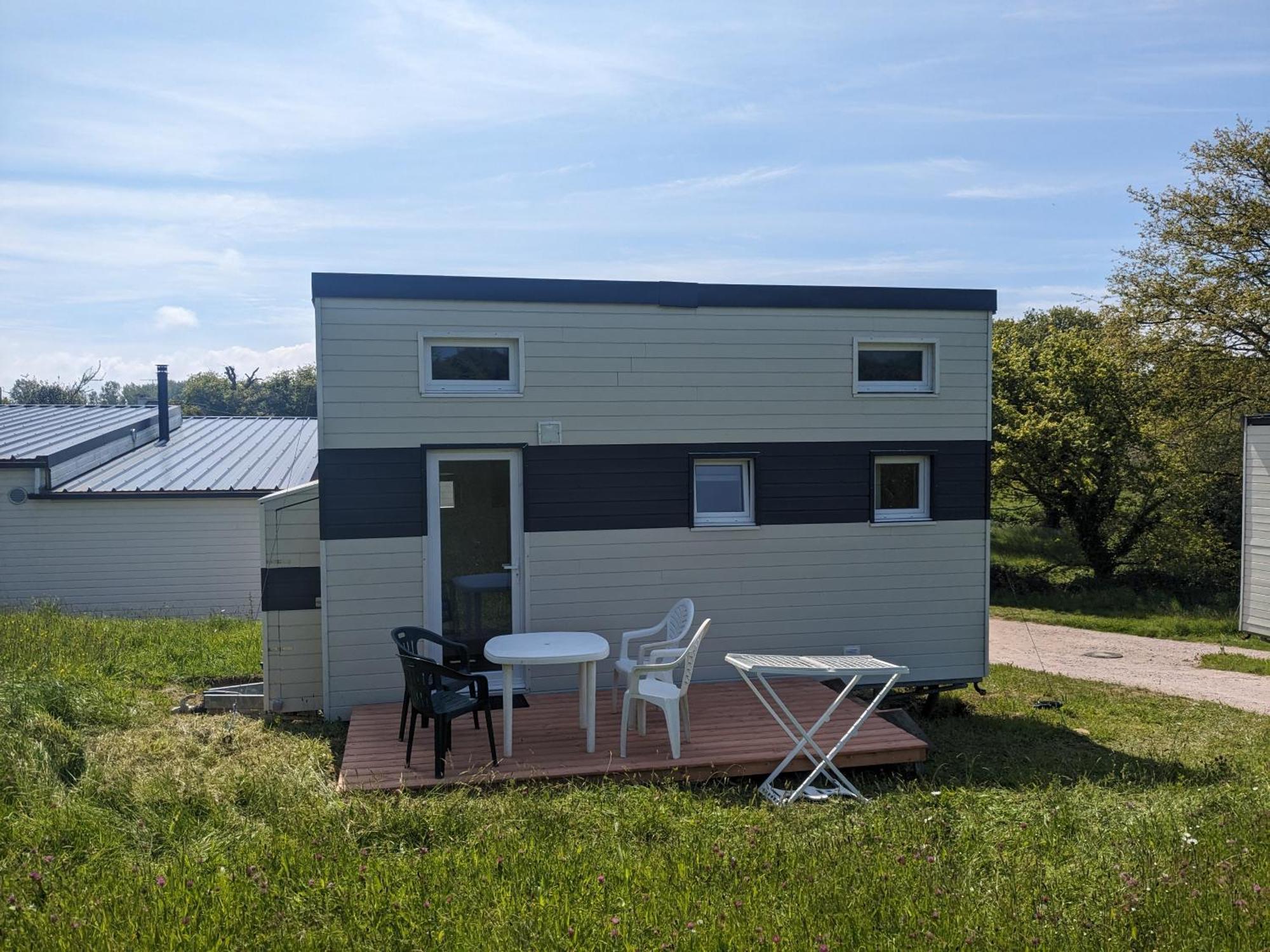 Luxury tent Tiny House Proche De La Sans Draps Ni Serviettes Plevenon